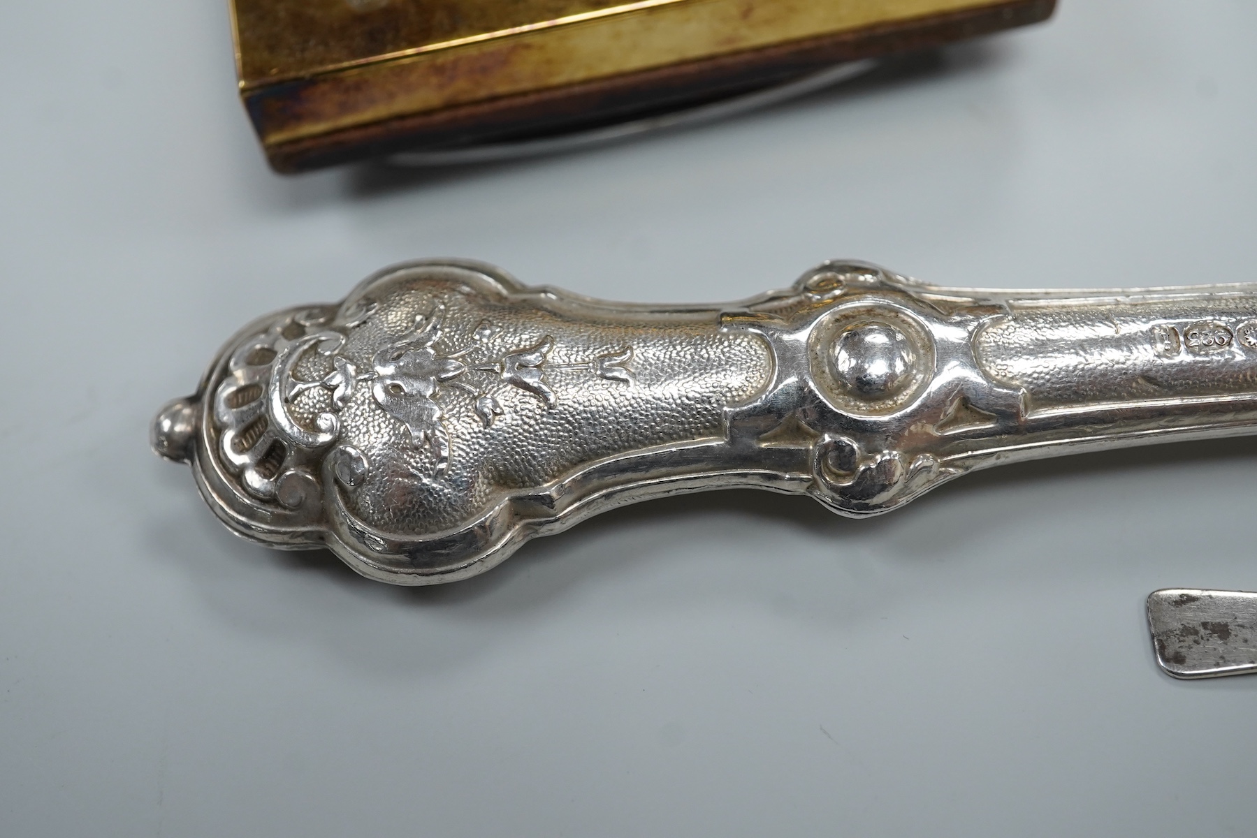 Sundry small silver items including a modern silver gilt mounted desk calendar, napkin rings including one plated, inkwell, etc.